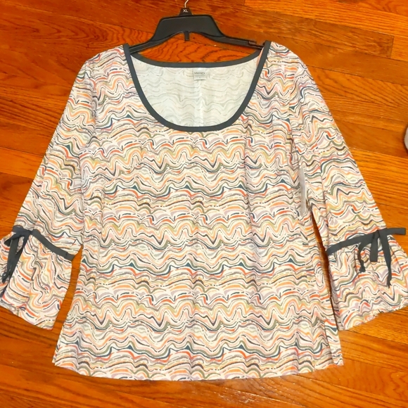 Mallory LLC Tops - NWT boutique blouse in colorful pattern, L